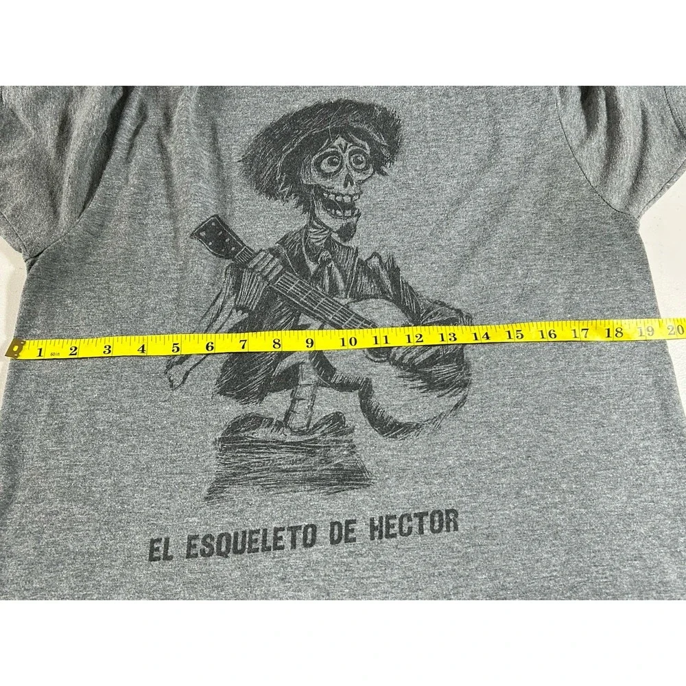 Disney Pixar Coco DE ESQUELETO  DE HECTOR SkeletonW/Guitar GRAY T-Shirt Medium M